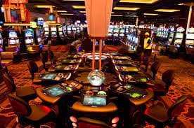 Antarmuka platform shiobet menampilkan meja kasino langsung, pilihan sportsbook, dan permainan slot dalam satu aplikasi mobile yang terintegrasi
